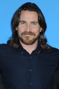 Кристиан Бэйл (Christian Bale) Knight of Cups Photocall during the 65th Berlinale International Film Festival at Grand Hyatt Hotel (Berlin, February 8, 2015) (128xHQ) D31f1d436173791