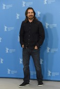 Кристиан Бэйл (Christian Bale) Knight of Cups Photocall during the 65th Berlinale International Film Festival at Grand Hyatt Hotel (Berlin, February 8, 2015) (128xHQ) D86c3a436173858