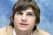Эштон Кутчер (Ashton Kutcher) Press Conference (10xHQ) 180702437140421