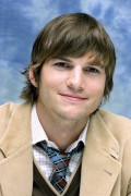 Эштон Кутчер (Ashton Kutcher) Press Conference (10xHQ) 54bc60437140305