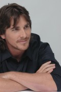 Кристиан Бэйл (Christian Bale) The Prestige press conference (2006) 696c81437140289