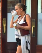 Кейт Хадсон (Kate Hudson) - holding a coffee cup in New York City, 05.09.2015 (11xHQ) 0e77d6437611138