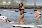 Рианна (Rihanna) Bikini Candids In Hawaii - April 27, 2012 (38xHQ) 57bc5f437656597