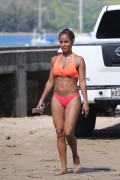 Джада Пинкетт Смит (Jada Pinkett Smith) More Bikini Candids on Vacation in Hawaii - July 29, 2015 - 12xHQ 659229437656750