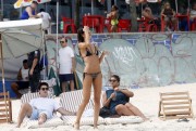 Изабель Гулар (Izabel Goulart) at the beach in Rio de Janeiro - Sept 26, 2015 B3b4d6438203956