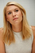 Клэр Дэйнс (Claire Danes) Homeland press conference portraits by Theo Kingma (Los Angeles, September 22, 2015) - 12xHQ Ddb35a439315885