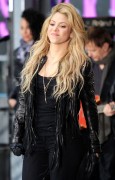 Шакира (Shakira) performs on NBC's 'Today' at Rockefeller Plaza (New York, March 26, 2014) - 67хHQ 5222a2439805364