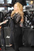 Шакира (Shakira) performs on NBC's 'Today' at Rockefeller Plaza (New York, March 26, 2014) - 67хHQ 55faef439805237