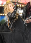 Шакира (Shakira) performs on NBC's 'Today' at Rockefeller Plaza (New York, March 26, 2014) - 67хHQ 6c19f2439805267