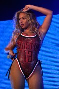 Бейонсе (Beyonce) Performing at the 2015 Budweiser Made in America Festival, Benjamin Franklin Parkway, Philadelphia, 2015 - 51xHQ 6fe1e0439805363