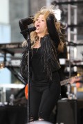 Шакира (Shakira) performs on NBC's 'Today' at Rockefeller Plaza (New York, March 26, 2014) - 67хHQ 7dfc3a439805196