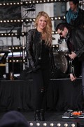 Шакира (Shakira) performs on NBC's 'Today' at Rockefeller Plaza (New York, March 26, 2014) - 67хHQ 7e1fe5439805333