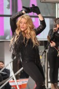 Шакира (Shakira) performs on NBC's 'Today' at Rockefeller Plaza (New York, March 26, 2014) - 67хHQ 8bb6dc439805300