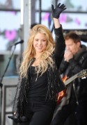 Шакира (Shakira) performs on NBC's 'Today' at Rockefeller Plaza (New York, March 26, 2014) - 67хHQ 8d1b7a439805189