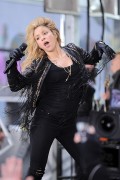 Шакира (Shakira) performs on NBC's 'Today' at Rockefeller Plaza (New York, March 26, 2014) - 67хHQ C3eb68439805471