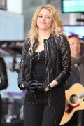 Шакира (Shakira) performs on NBC's 'Today' at Rockefeller Plaza (New York, March 26, 2014) - 67хHQ E0368a439805257