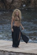 [MQ] Shakira - wearing a bikini top on the set of a commercial in Spain 10/08/15