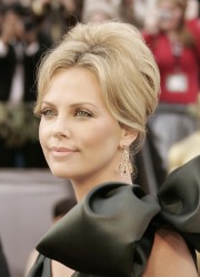 Charlize Theron - 78th Annual Academy Awards (2006) (10xHQ) 654ca7443825309