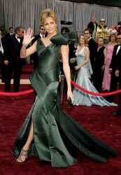 Charlize Theron - 78th Annual Academy Awards (2006) (10xHQ) Bc801a443825250