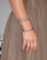 Pink - Pink - 40th American Music Awards at Nokia Theatre L.A. Live in Los Angeles - Nov. 18,2012 (40xHQ) 50c852444529046