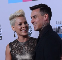 Pink - 40th American Music Awards at Nokia Theatre L.A. Live in Los Angeles - Nov. 18,2012 (40xHQ) 581791444529506