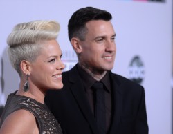 Pink - Pink - 40th American Music Awards at Nokia Theatre L.A. Live in Los Angeles - Nov. 18,2012 (40xHQ) 8bb3ec444529290
