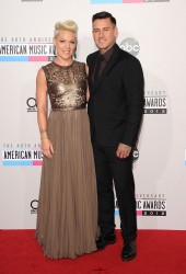 Pink - Pink - 40th American Music Awards at Nokia Theatre L.A. Live in Los Angeles - Nov. 18,2012 (40xHQ) C06e12444529187