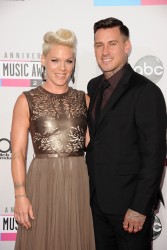 Pink - Pink - 40th American Music Awards at Nokia Theatre L.A. Live in Los Angeles - Nov. 18,2012 (40xHQ) F05c53444529142