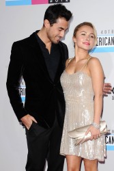 "Hayden Panettiere" - Hayden Panettiere - 40th American Music Awards at Nokia Theatre L.A. Live in Los Angeles - Nov. 18,2012 (30xHQ) Faf815444528018