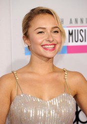 Hayden Panettiere - 40th American Music Awards at Nokia Theatre L.A. Live in Los Angeles - Nov. 18,2012 (30xHQ) Fd7be2444528254