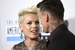 Pink - 40th American Music Awards at Nokia Theatre L.A. Live in Los Angeles - Nov. 18,2012 (40xHQ) Fd9e7d444529301