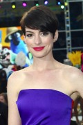 Anne Hathaway - Страница 2 E49b43444621422