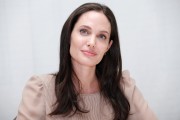Анджелина Джоли (Angelina Jolie)   'By the Sea' press conference in Beverly Hills, 30.10.2015 (23xHQ) 350d07444673536