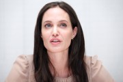 Анджелина Джоли (Angelina Jolie)   'By the Sea' press conference in Beverly Hills, 30.10.2015 (23xHQ) 35308d444673516