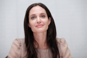 Анджелина Джоли (Angelina Jolie)   'By the Sea' press conference in Beverly Hills, 30.10.2015 (23xHQ) 7830da444674198
