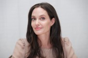 Анджелина Джоли (Angelina Jolie)   'By the Sea' press conference in Beverly Hills, 30.10.2015 (23xHQ) B900ed444673580