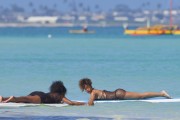 Рианна (Rihanna) in a thong bikini at beach  Hawaii, 2012.01.19 (43xHQ) 24b51c445185014