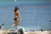 Виктория Джастис (Victoria Justice) - wearing a bikini at the beach in Hawaii, 27.08.2015 (102xHQ) 9121cf445186059