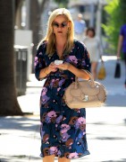 Риз Уизерспун (Reese Witherspoon) out in Los Angeles, 24.09.2015 - 67xHQ Afc4bd445182932