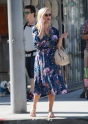 Риз Уизерспун (Reese Witherspoon) out in Los Angeles, 24.09.2015 - 67xHQ C87574445183046