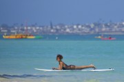 Рианна (Rihanna) in a thong bikini at beach  Hawaii, 2012.01.19 (43xHQ) D73363445185132
