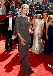 Heidi Klum - 60th Annual Primetime Emmy Awards September 21, 2008 (60xHQ) 81c40a445226183