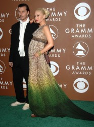 Gwen Stefani - 48th Annual Grammy Awards, 2006 (13xHQ) 8b24c4445229619