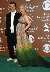 Gwen Stefani - Gwen Stefani - 48th Annual Grammy Awards, 2006 (13xHQ) Ae80aa445229612