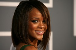 Rihanna - Rihanna - 49th Annual Grammy Awards 2007 (34xHQ) 6d5bad446560310