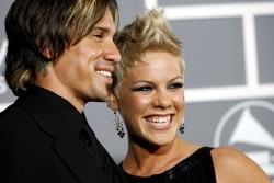 Pink - Pink - 49th Annual Grammy Awards 2007 (13xHQ) Becf35446564326