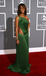 Rihanna - Rihanna - 49th Annual Grammy Awards 2007 (34xHQ) De4ccd446560073