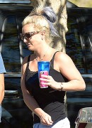 Бритни Спирс (Britney Spears) - takes her niece to the Dance Studio in Westlake Village, 10.10.2015 - 22xHQ 8837fe447531493