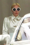 Лэди Гага / Lady Gaga - exits Chateau Marmont in a white Rolls Royce in West Hollywood, 15.10.2015 (34xHQ) 7b119b447952174