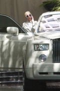 Лэди Гага / Lady Gaga - exits Chateau Marmont in a white Rolls Royce in West Hollywood, 15.10.2015 (34xHQ) D6cadf447952194